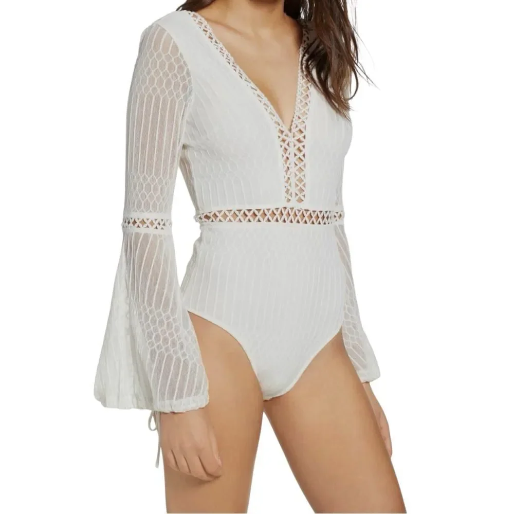 Tiger Mist Alaska White Crochet Lace Bell Sleeve Bodysuit – NWT Size M